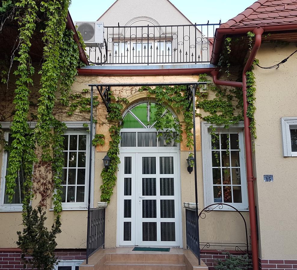 Tulipan Villa Panzio Szolnok Ngoại thất bức ảnh