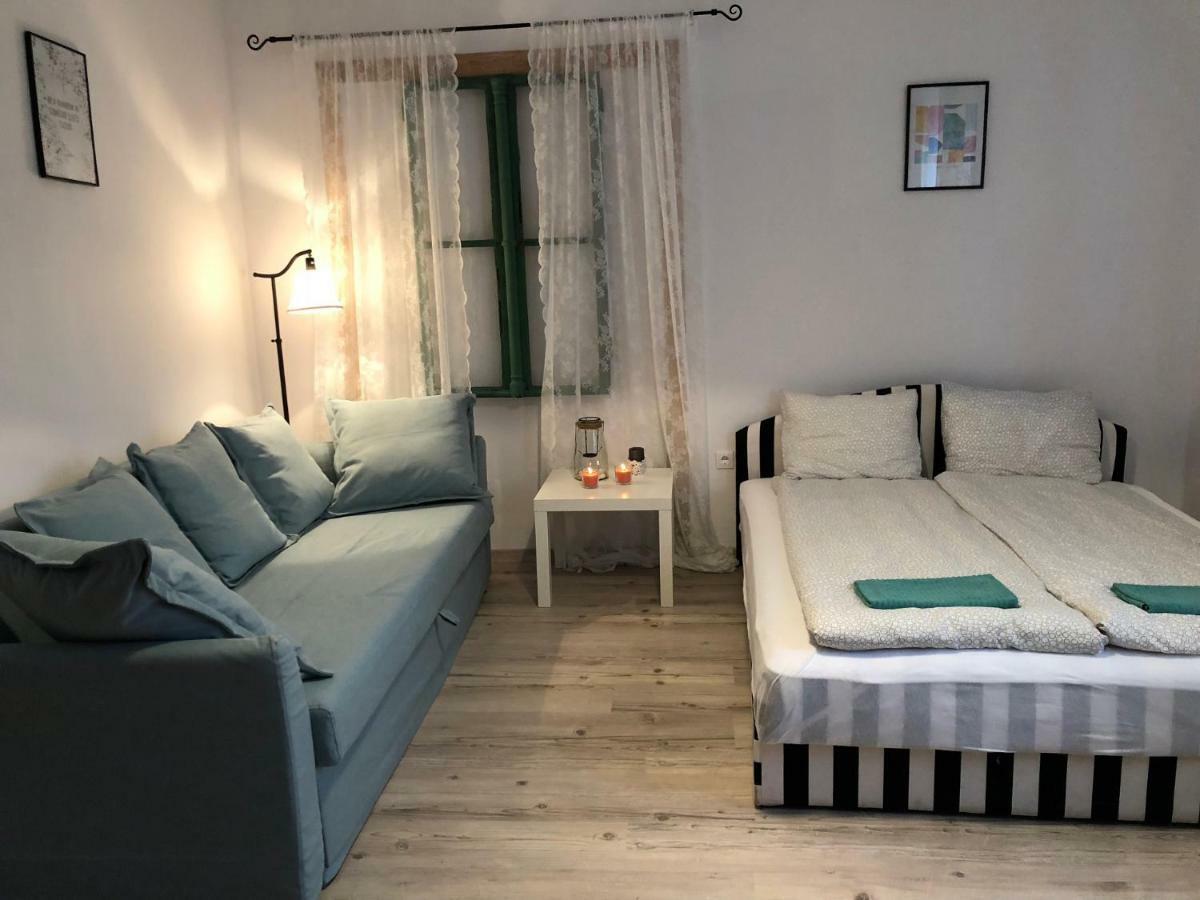 Tulipan Villa Panzio Szolnok Ngoại thất bức ảnh