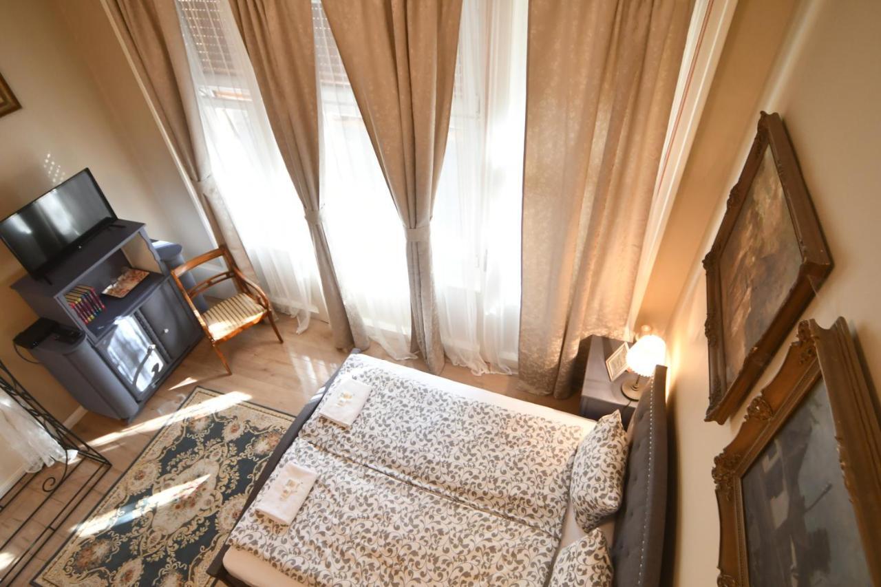 Tulipan Villa Panzio Szolnok Ngoại thất bức ảnh