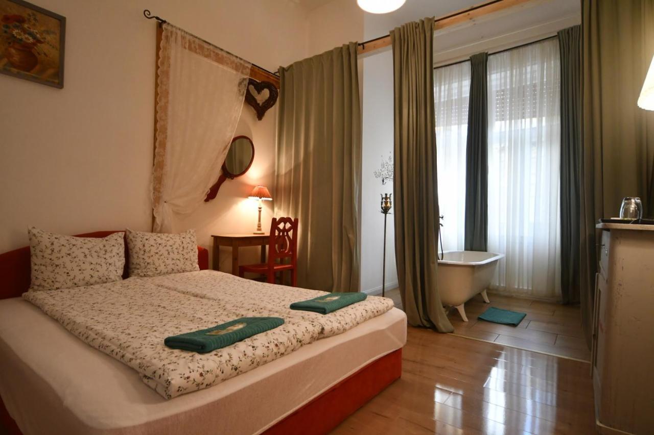 Tulipan Villa Panzio Szolnok Ngoại thất bức ảnh