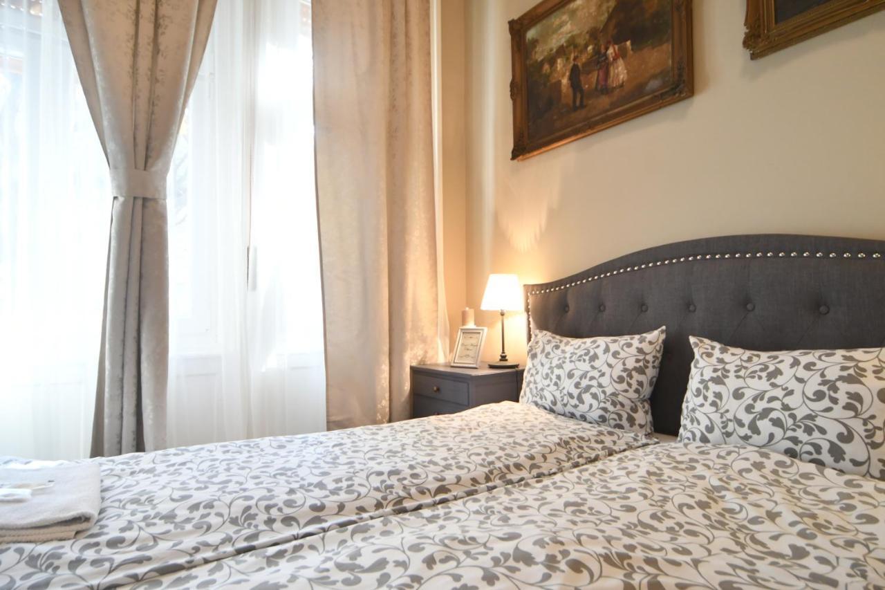 Tulipan Villa Panzio Szolnok Ngoại thất bức ảnh